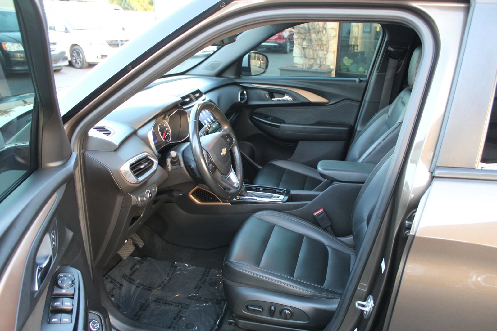 Used 2022 Chevrolet TrailBlazer ACTIV w/ Sun and Liftgate Package FWD image 9