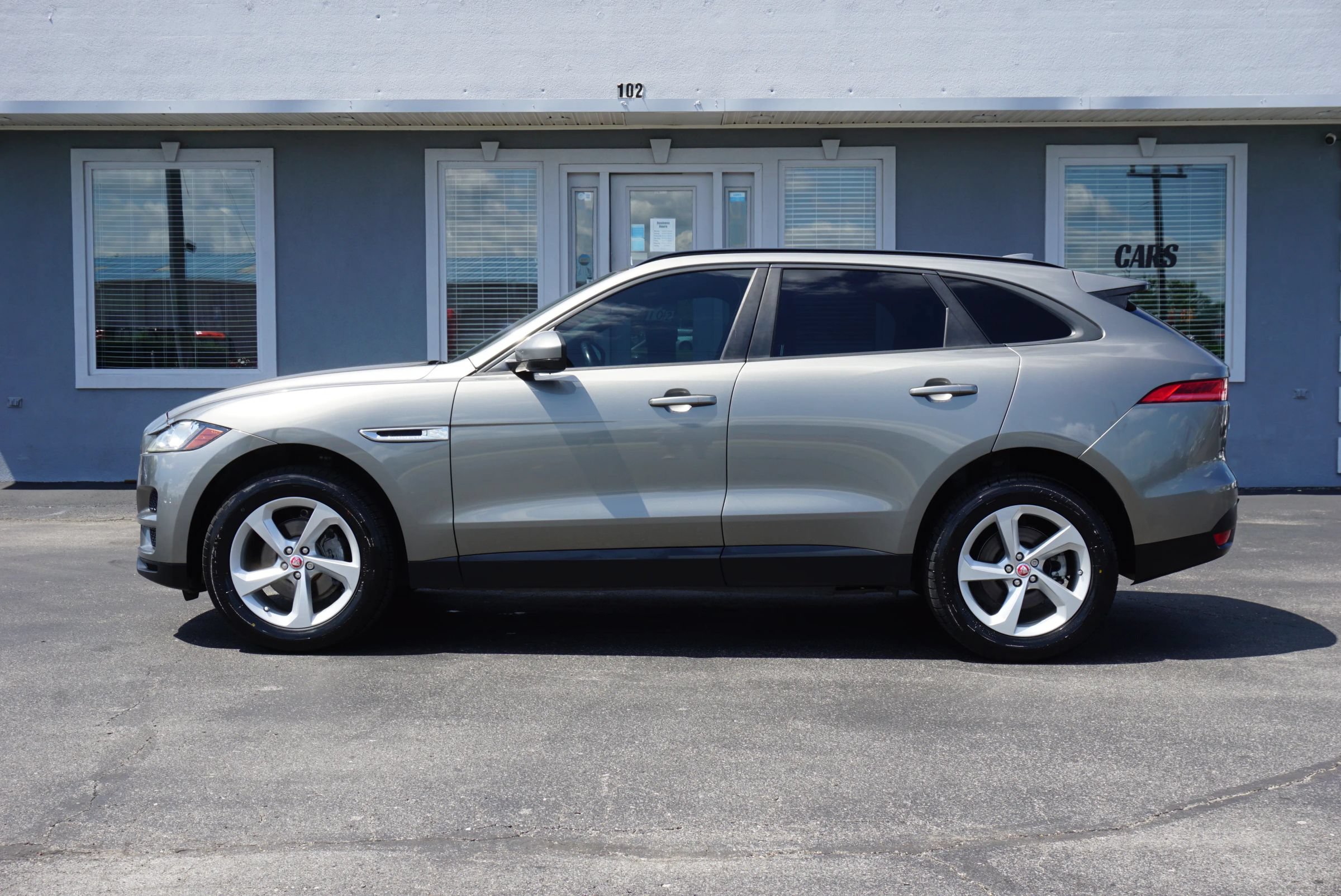 Used 2018 Jaguar F-PACE Premium AWD/4WD image 8