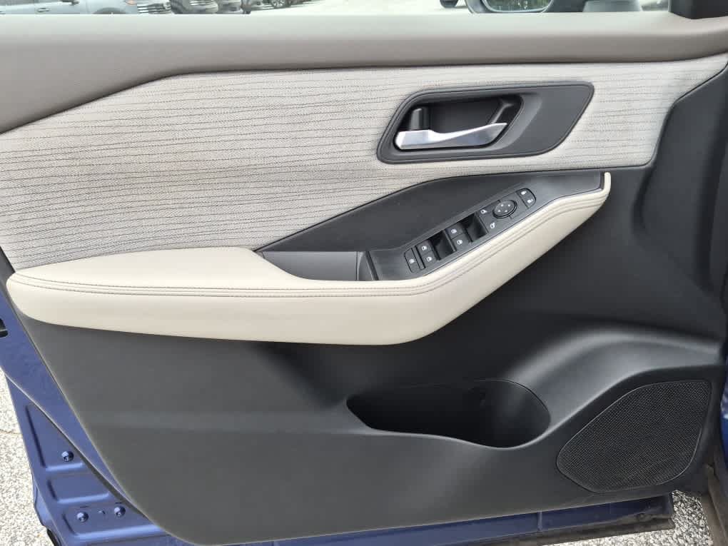 Used 2021 Nissan Rogue SV AWD/4WD image 9