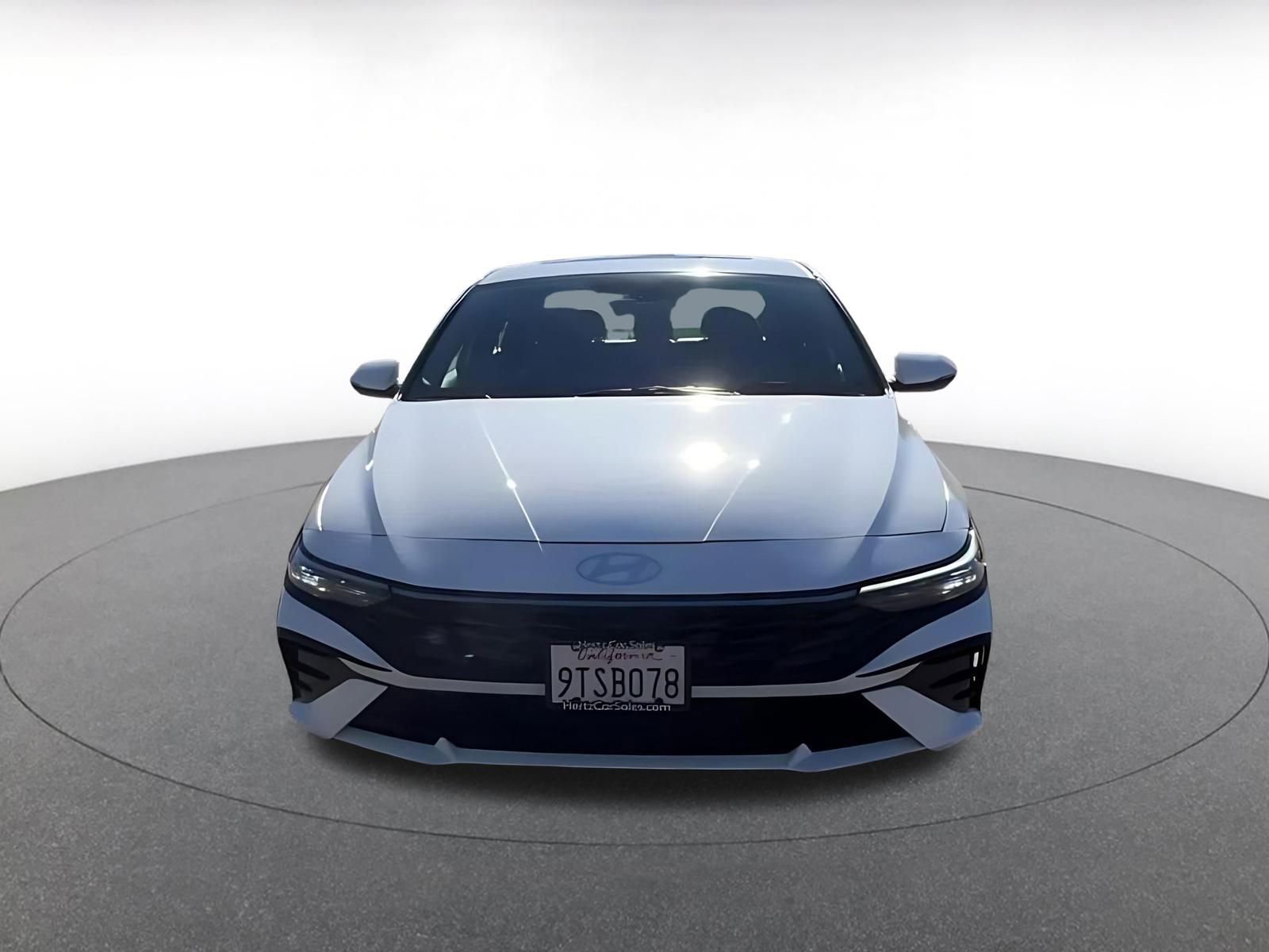 Used 2025 Hyundai Elantra Limited image 4