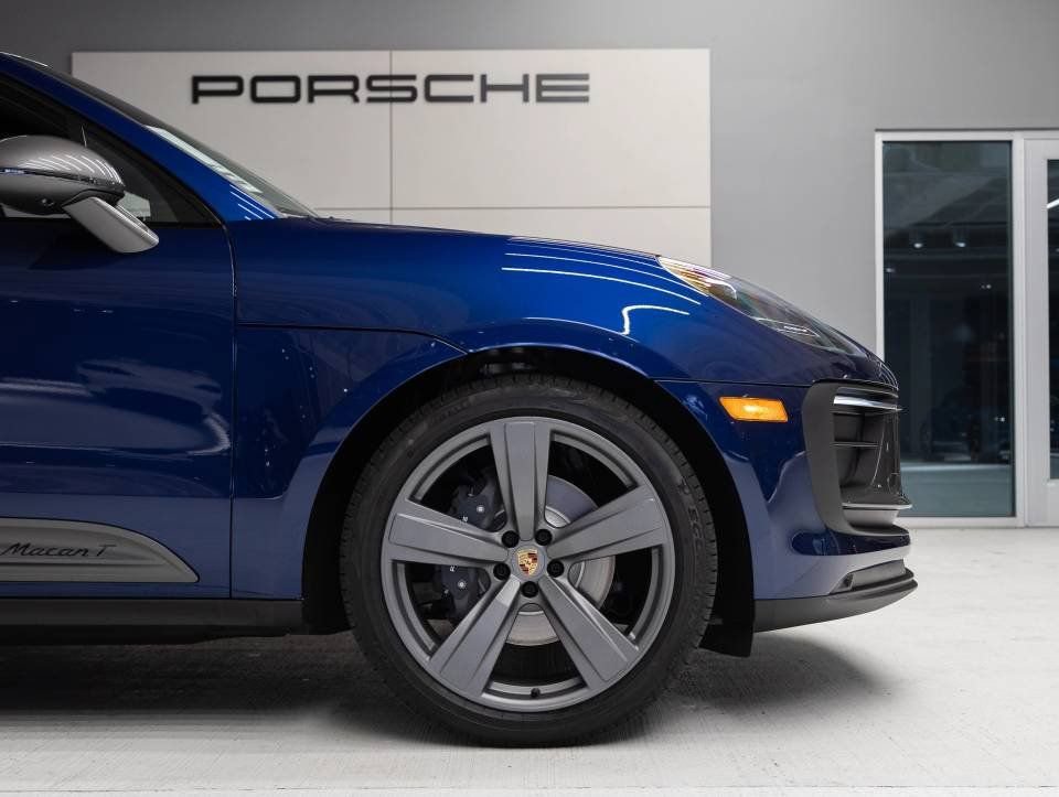 Certified 2025 Porsche Macan Turbo image 11