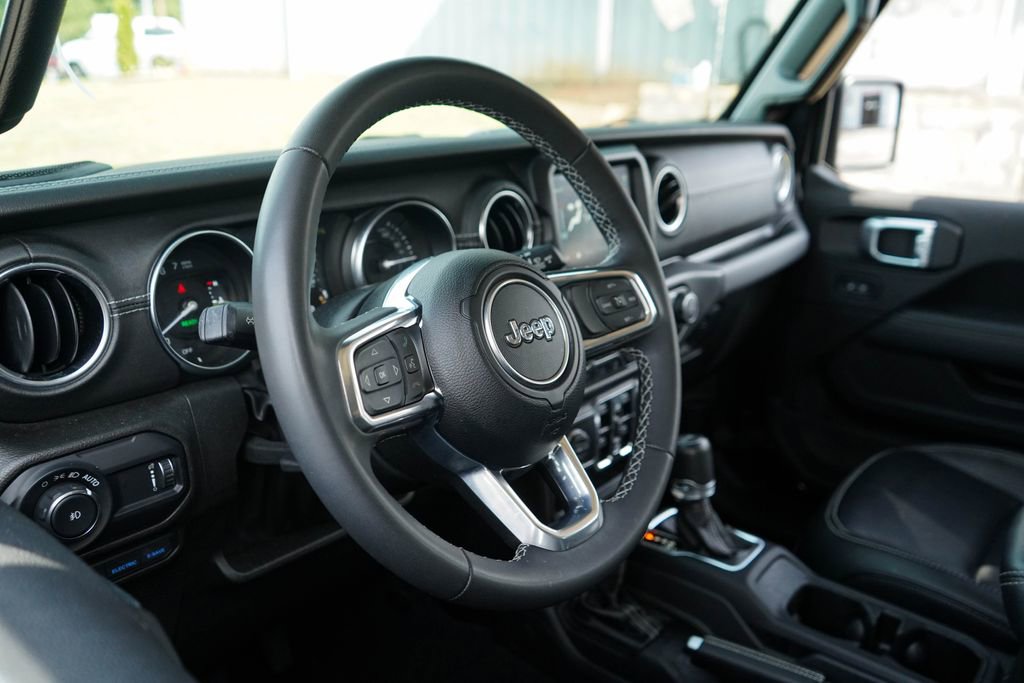 Used 2023 Jeep Wrangler Unlimited Sahara AWD/4WD image 6