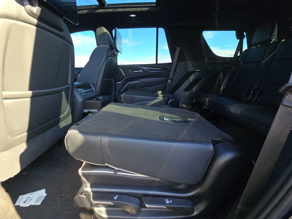 Used 2023 Cadillac Escalade Sport image 3