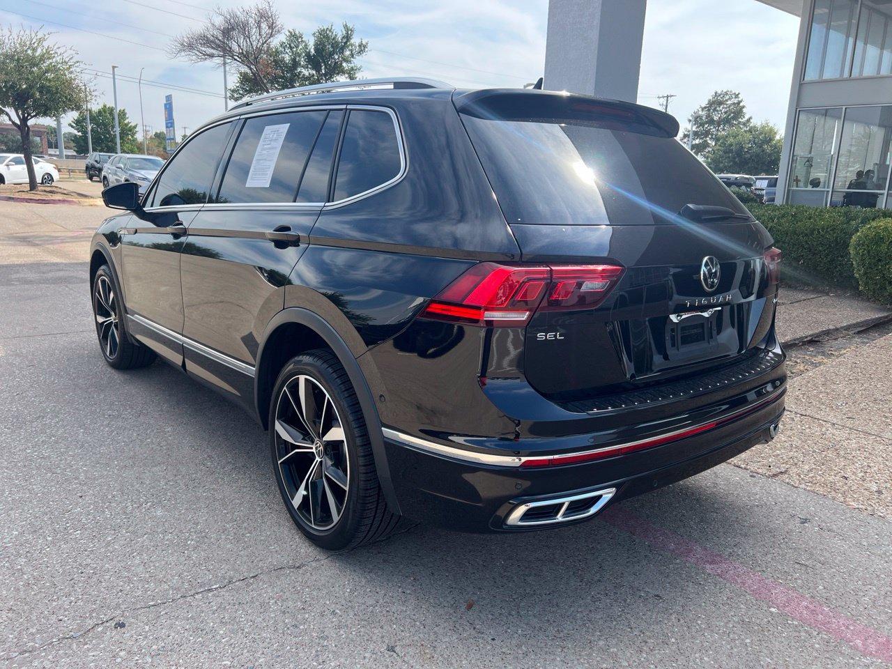 Used 2024 Volkswagen Tiguan SEL R-Line AWD/4WD image 6