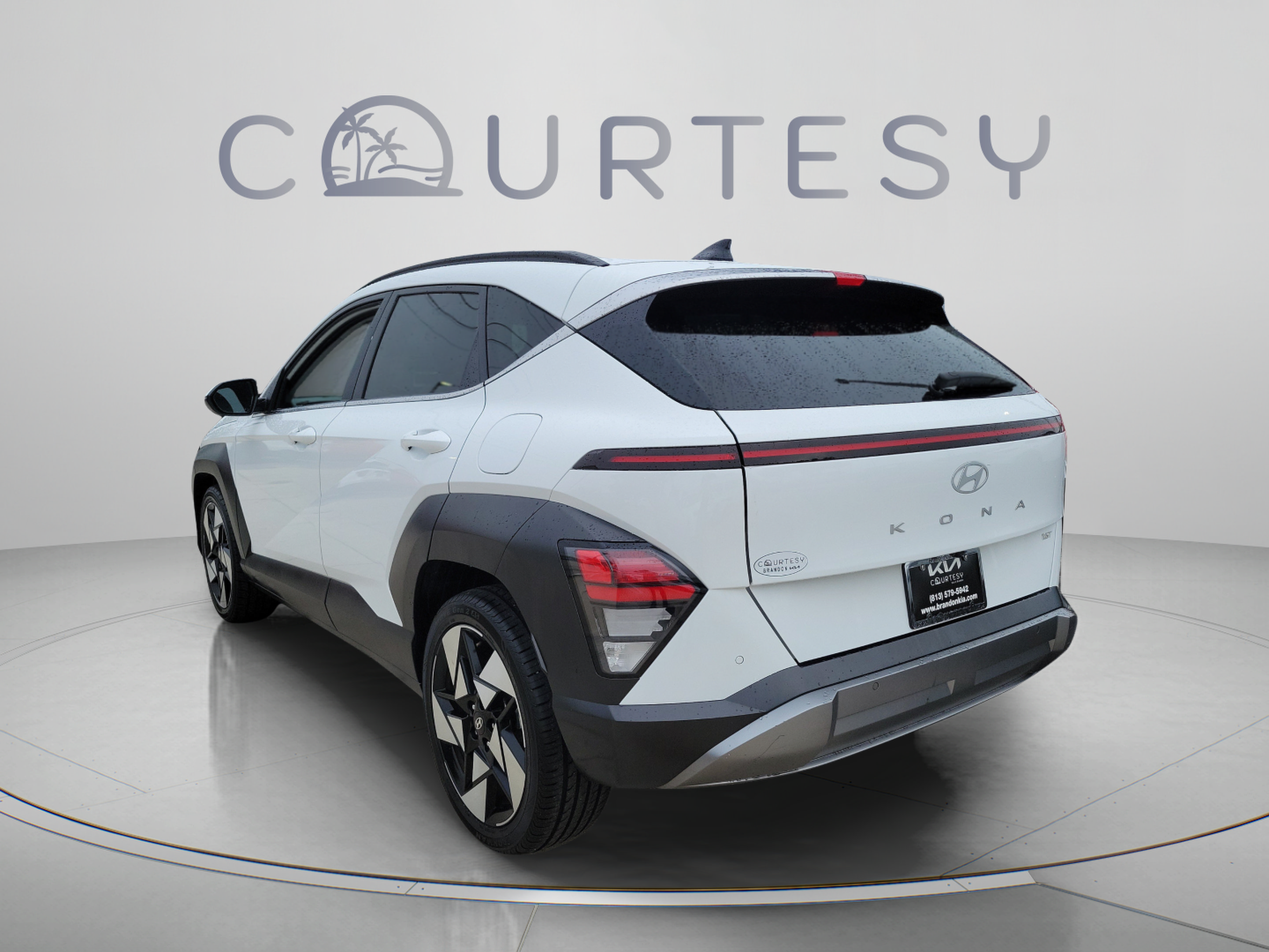 Used 2024 Hyundai Kona Limited FWD image 2