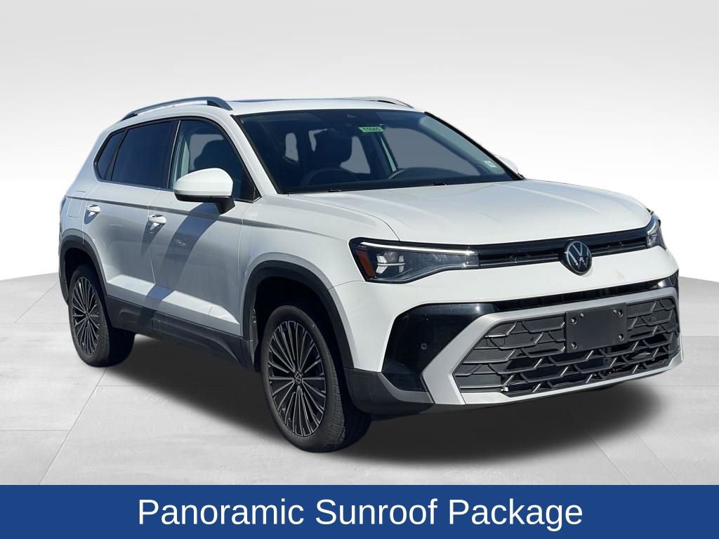 Certified 2025 Volkswagen Taos SE w/ Panoramic Sunroof Package image 3
