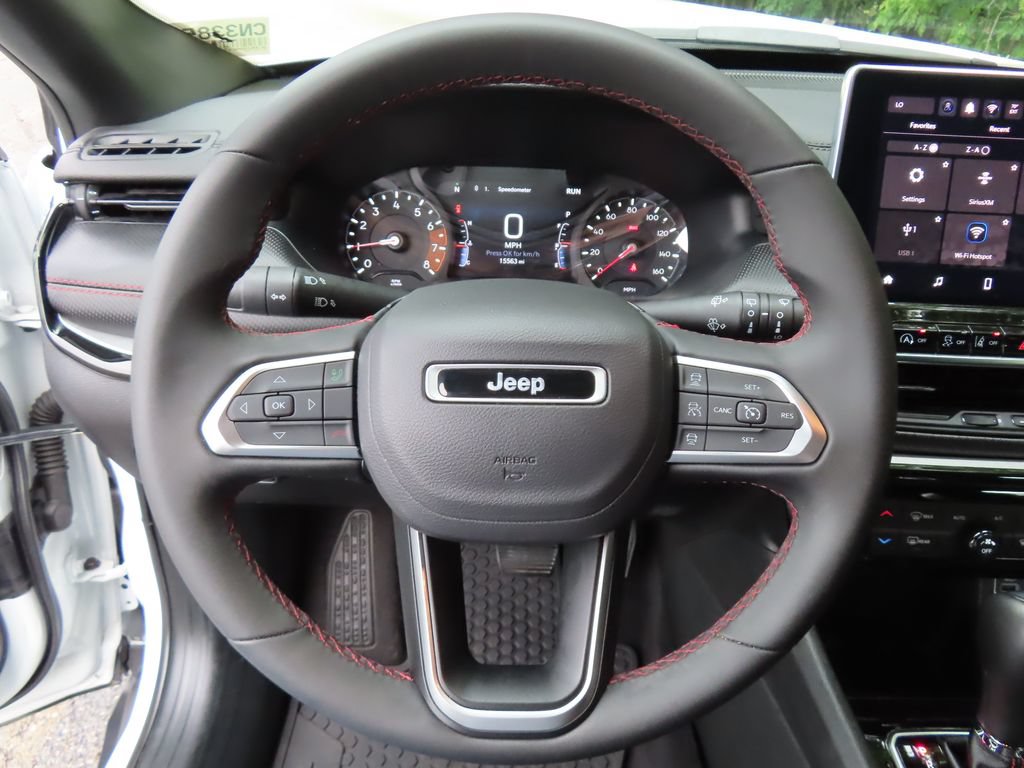 Certified 2025 Jeep Compass Trailhawk AWD/4WD image 15