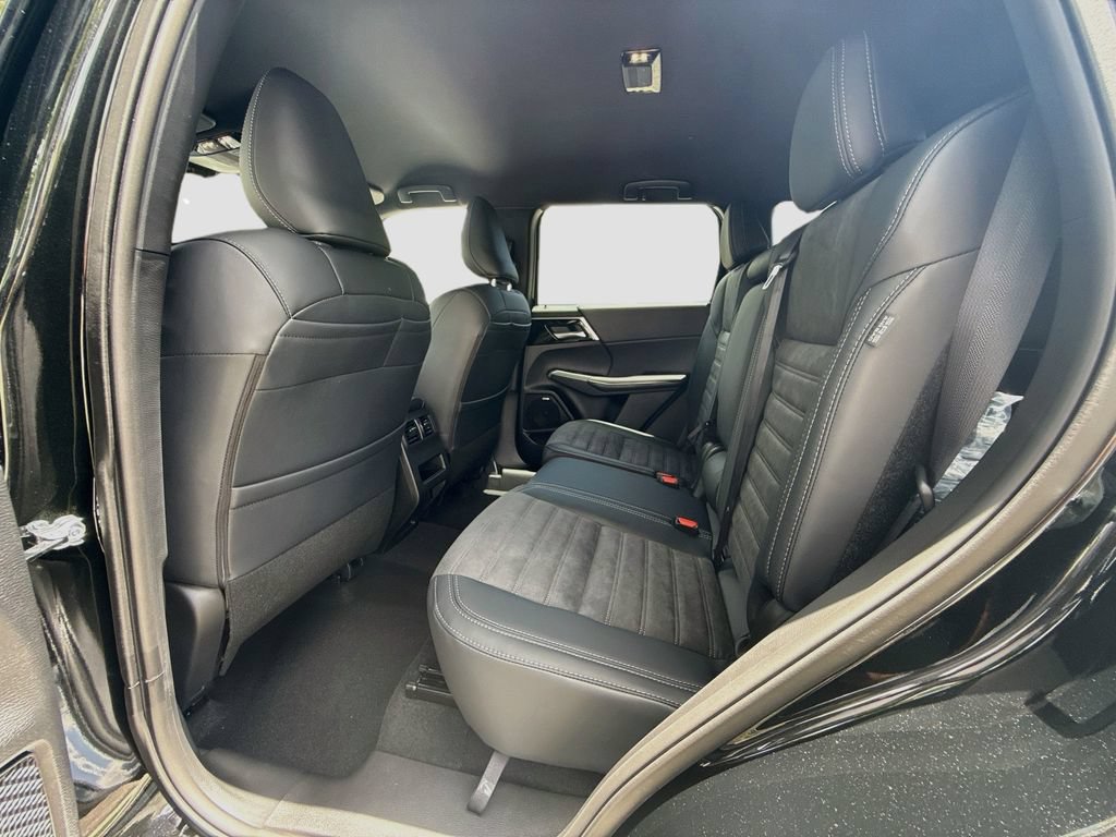 New 2026 Mitsubishi Outlander LE FWD image 25