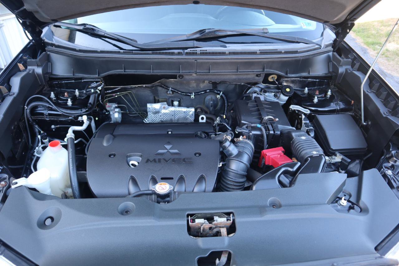 Used 2015 Mitsubishi Outlander Sport SE image 32