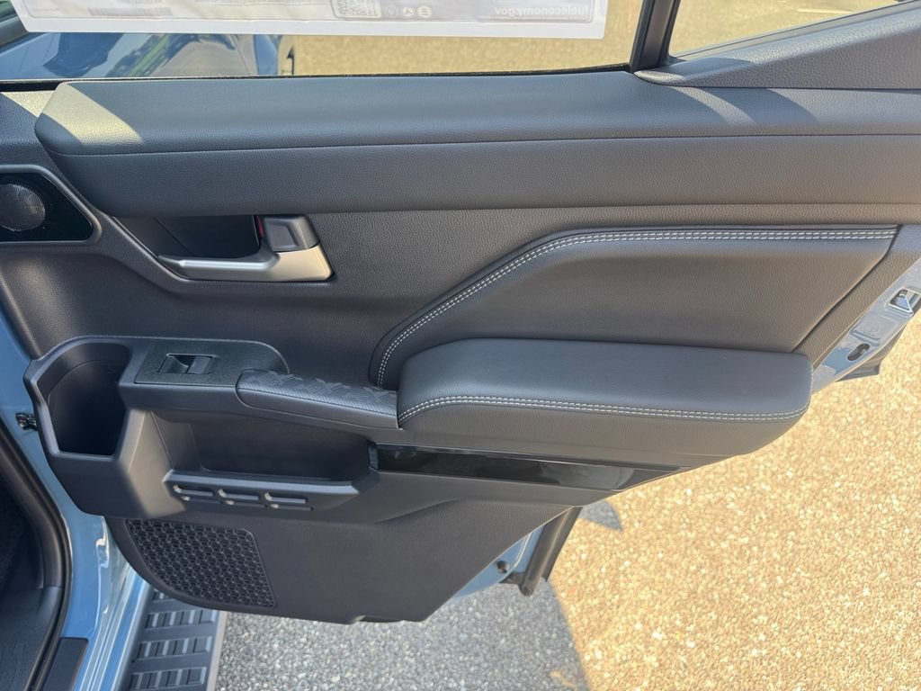 Used 2025 Toyota 4Runner Limited AWD/4WD image 19