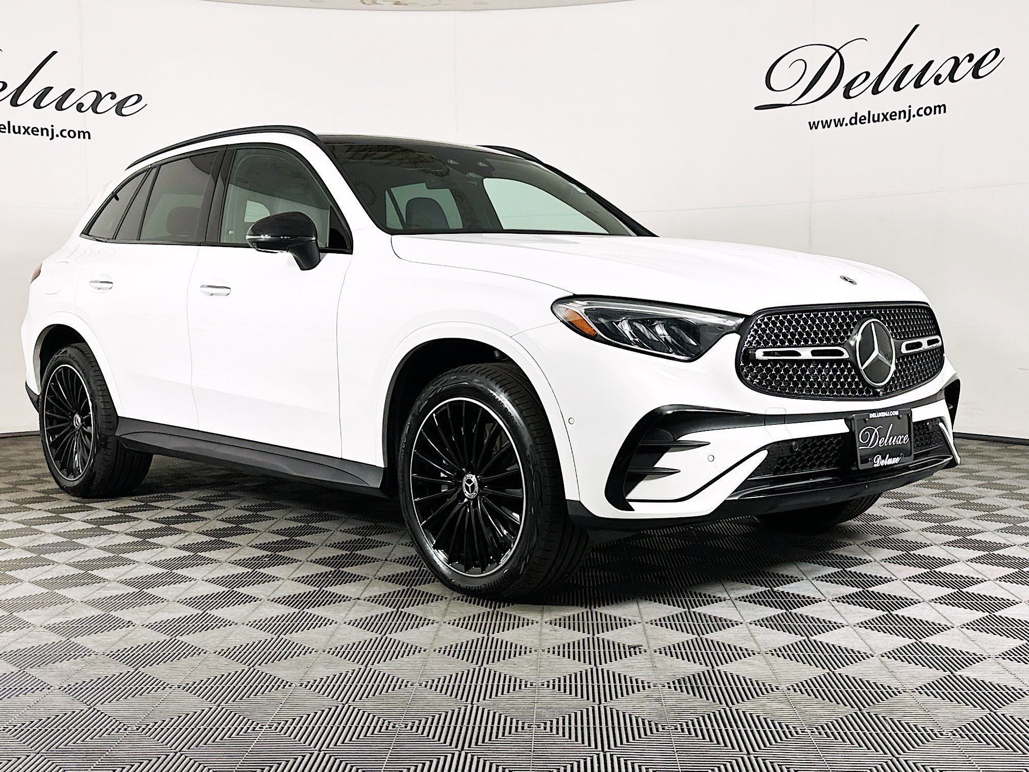 Used 2025 Mercedes-Benz GLC 300 4MATIC image 1