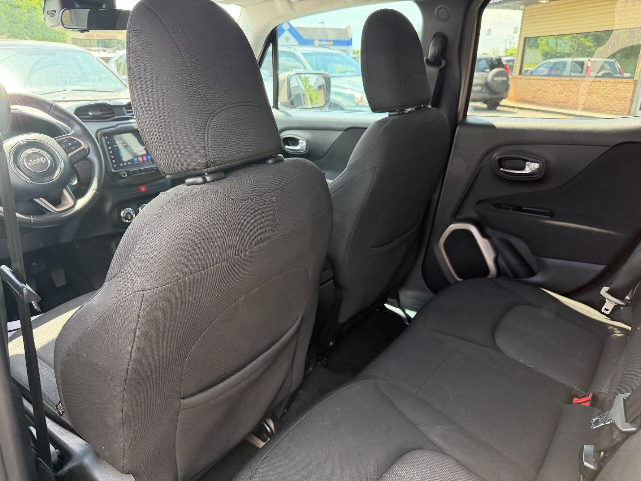 Used 2016 Jeep Renegade Latitude AWD/4WD image 28