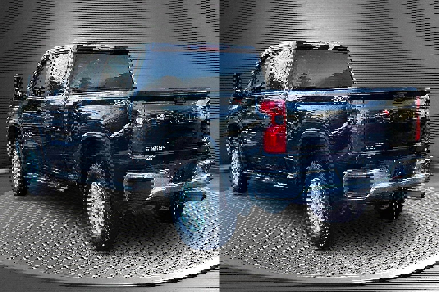 Used 2024 Chevrolet Silverado 2500 LT w/ Convenience Package image 4