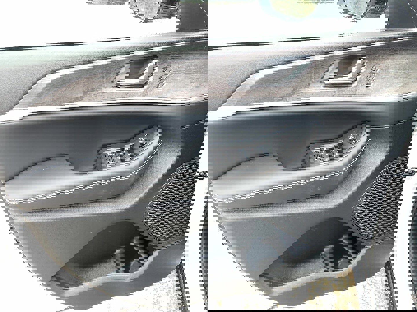 New 2025 Jeep Grand Cherokee Limited w/ Trailer Tow Package image 10