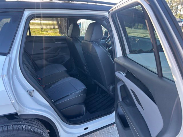 Used 2026 Volkswagen Tiguan SE R-Line FWD image 6