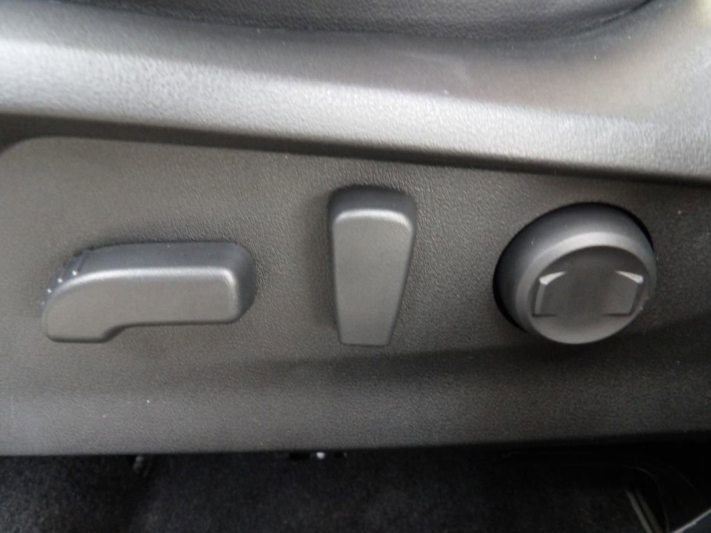 Used 2023 Subaru Forester Touring image 17