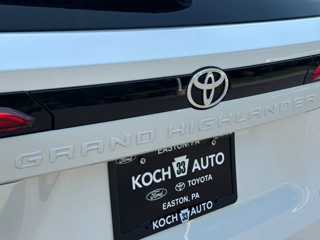 Used 2024 Toyota Grand Highlander AWD image 18
