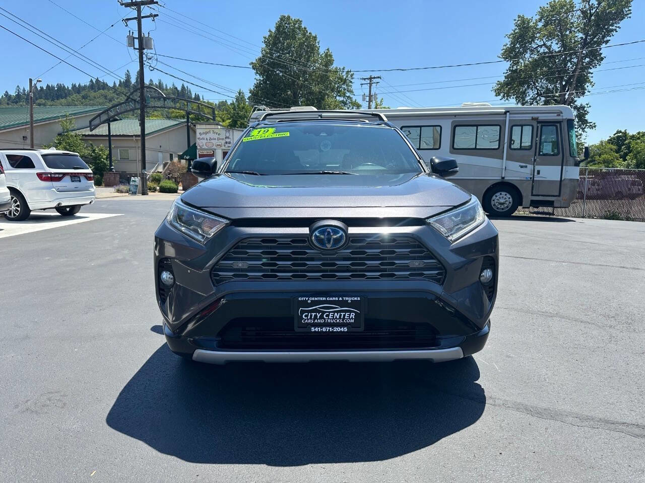 Used 2019 Toyota RAV4 XSE image 3
