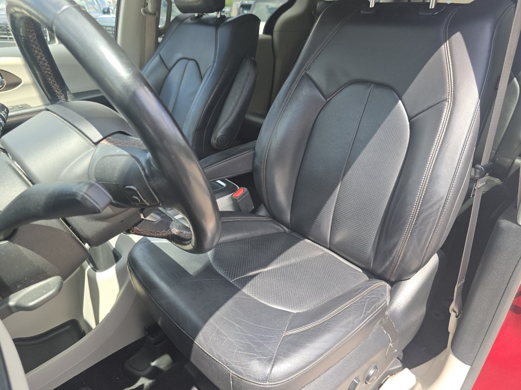 Used 2018 Chrysler Pacifica Touring-L Plus FWD image 21