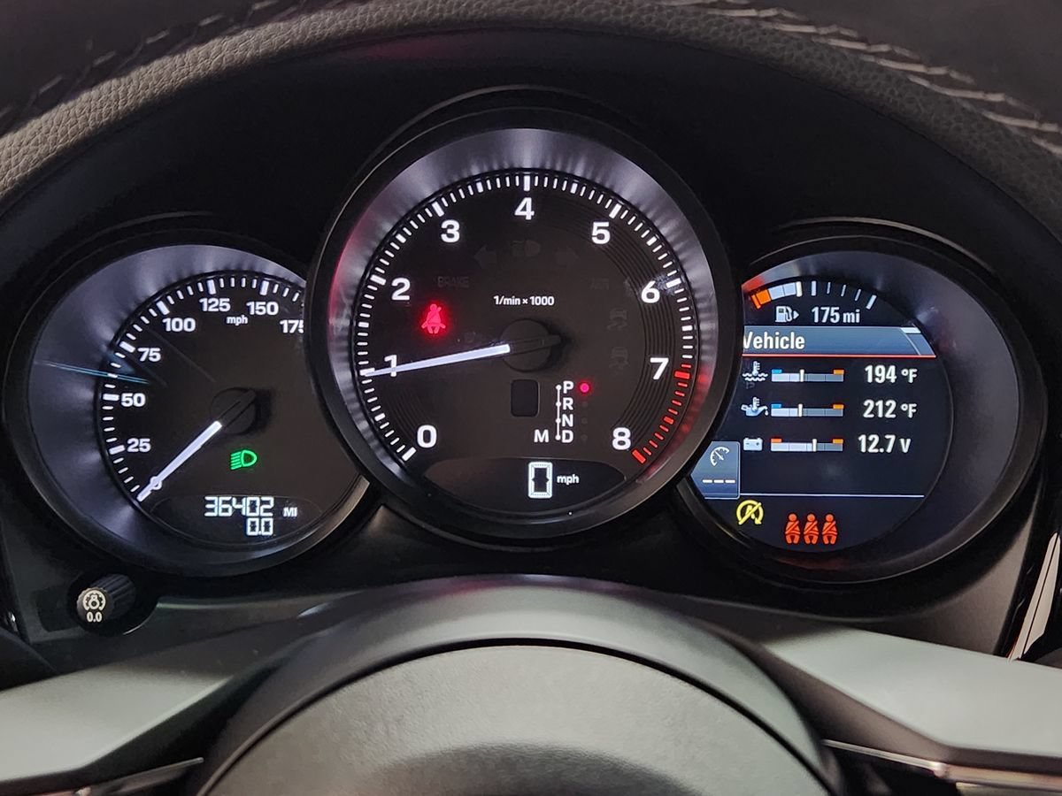 Used 2023 Porsche Macan AWD/4WD image 34