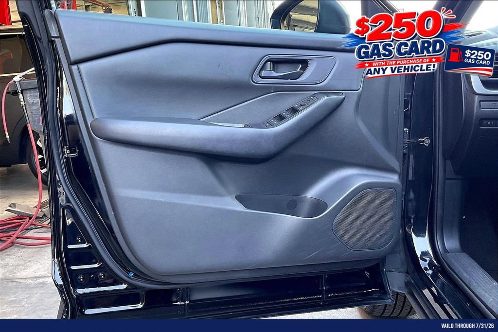 Used 2024 Nissan Rogue S FWD image 22