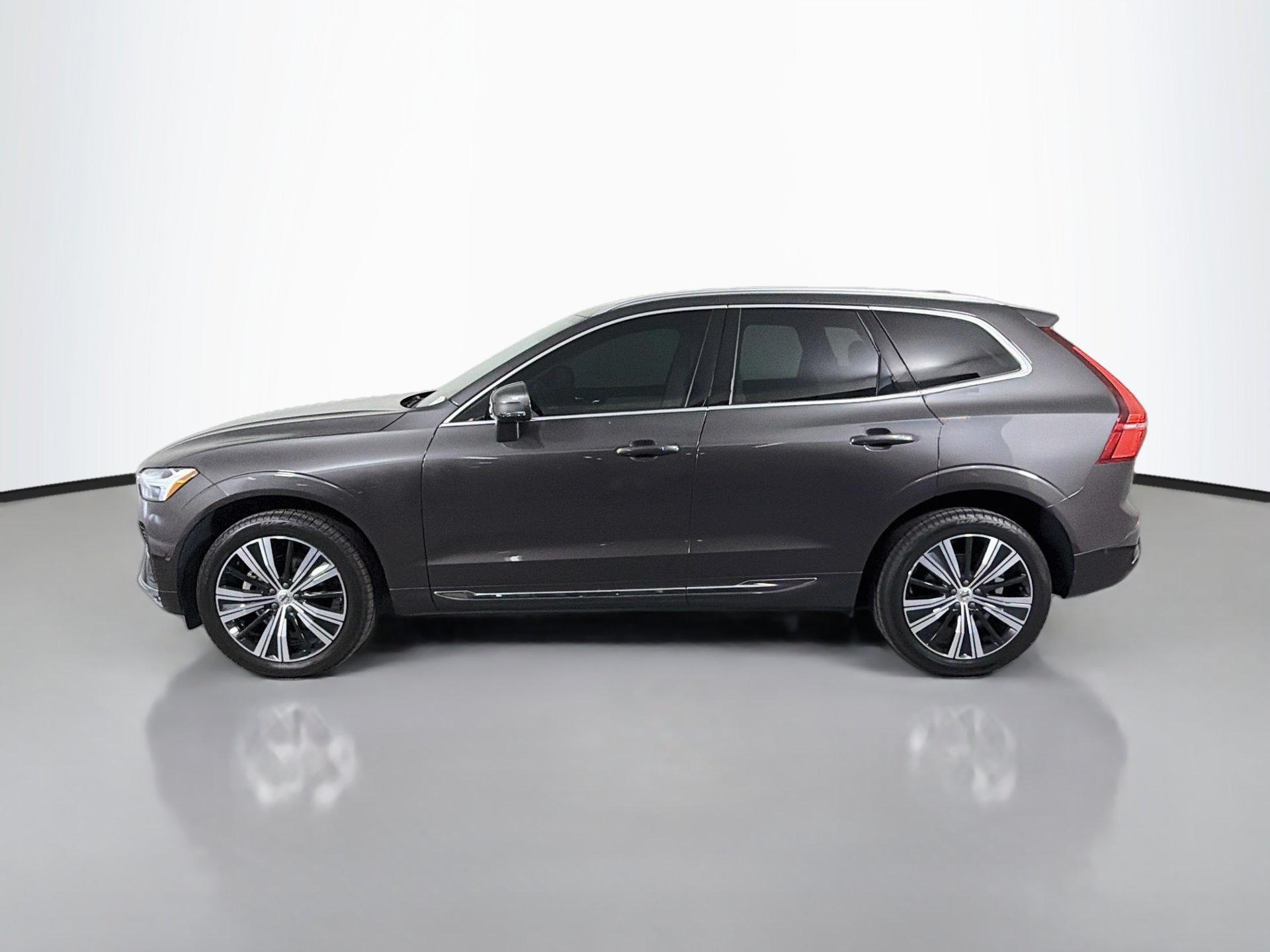 Certified 2023 Volvo XC60 B5 Plus w/ Protection Package Premier FWD image 9