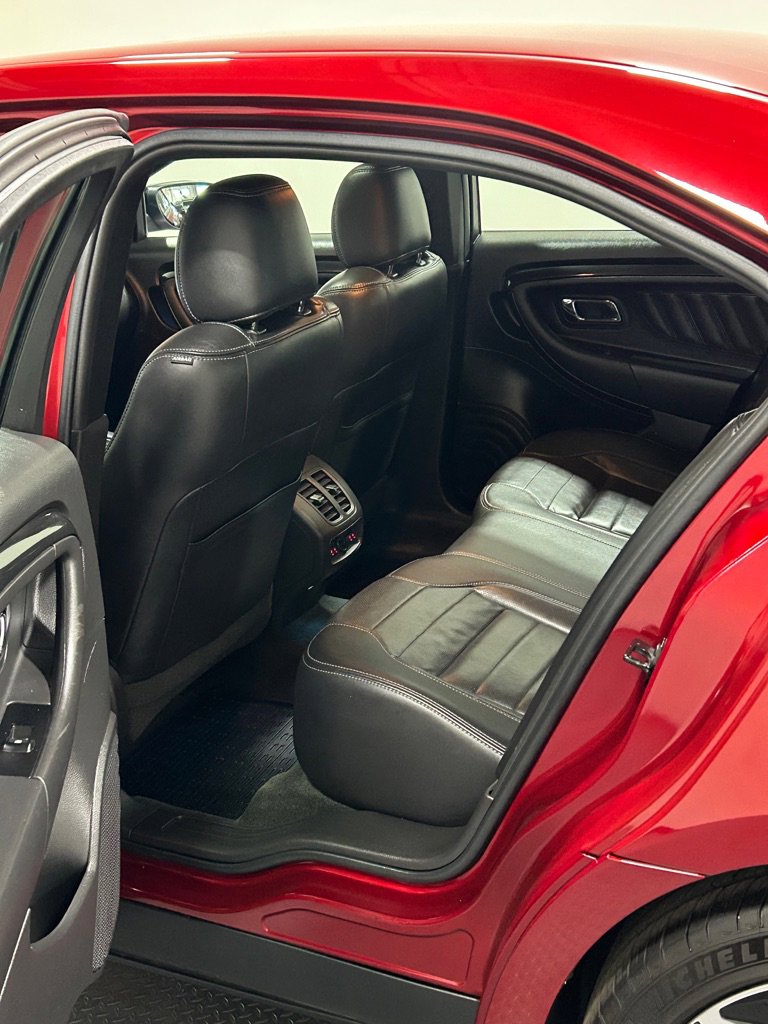 Used 2013 Ford Taurus SHO image 9