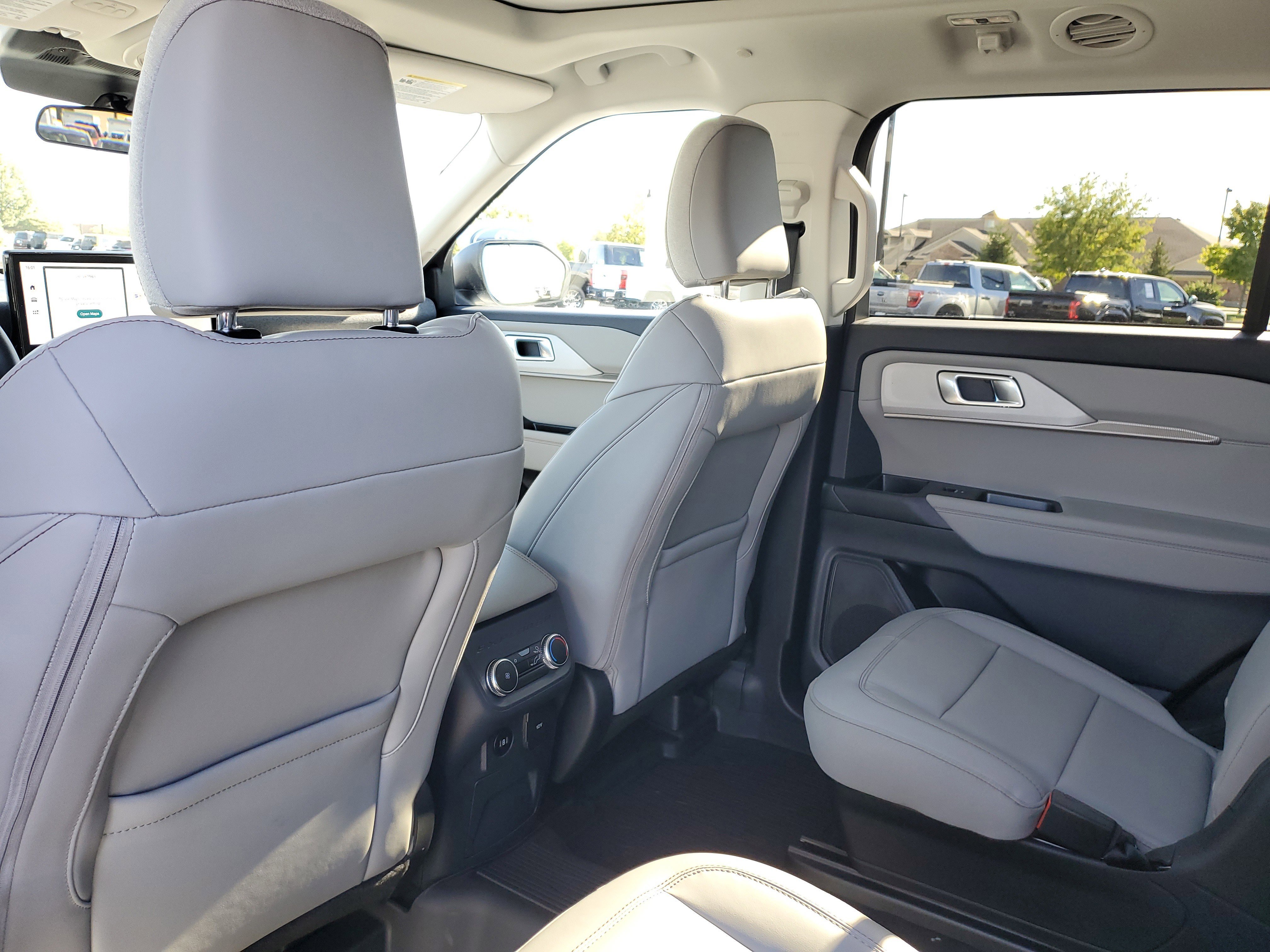 New 2025 Ford Explorer Active w/ Active Comfort Package image 12