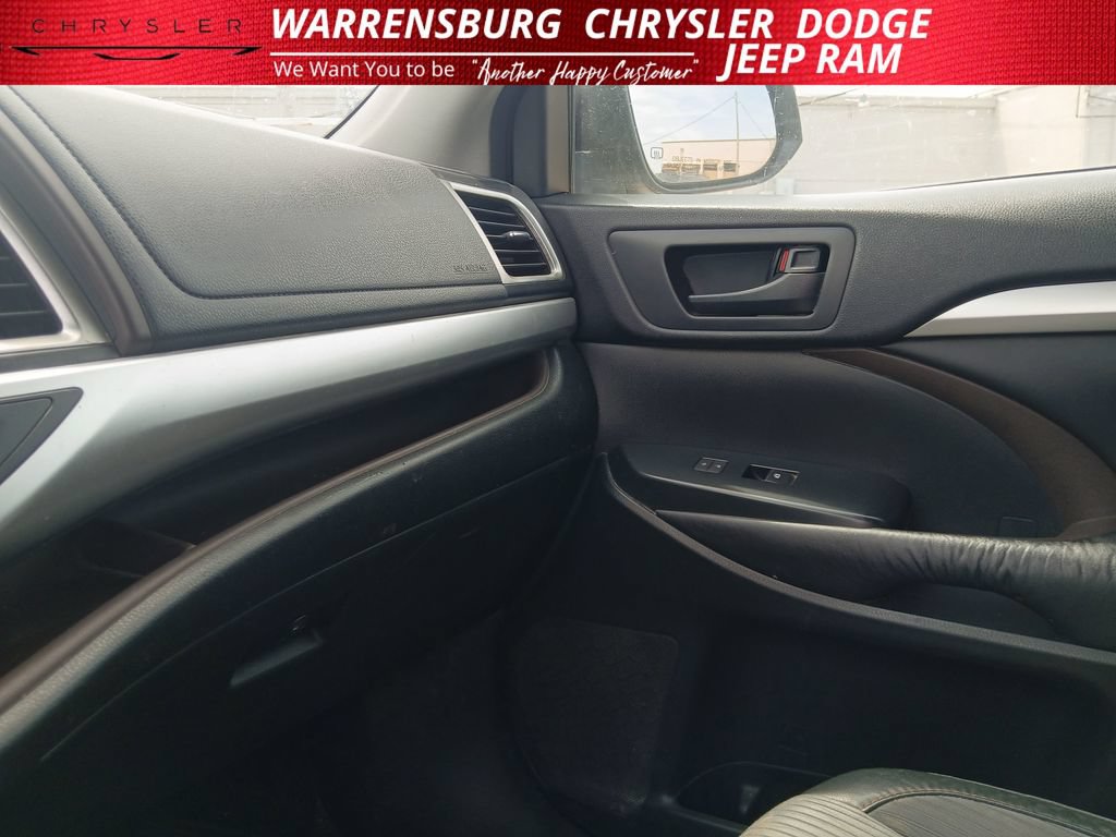 Used 2016 Toyota Highlander Plus AWD/4WD image 22