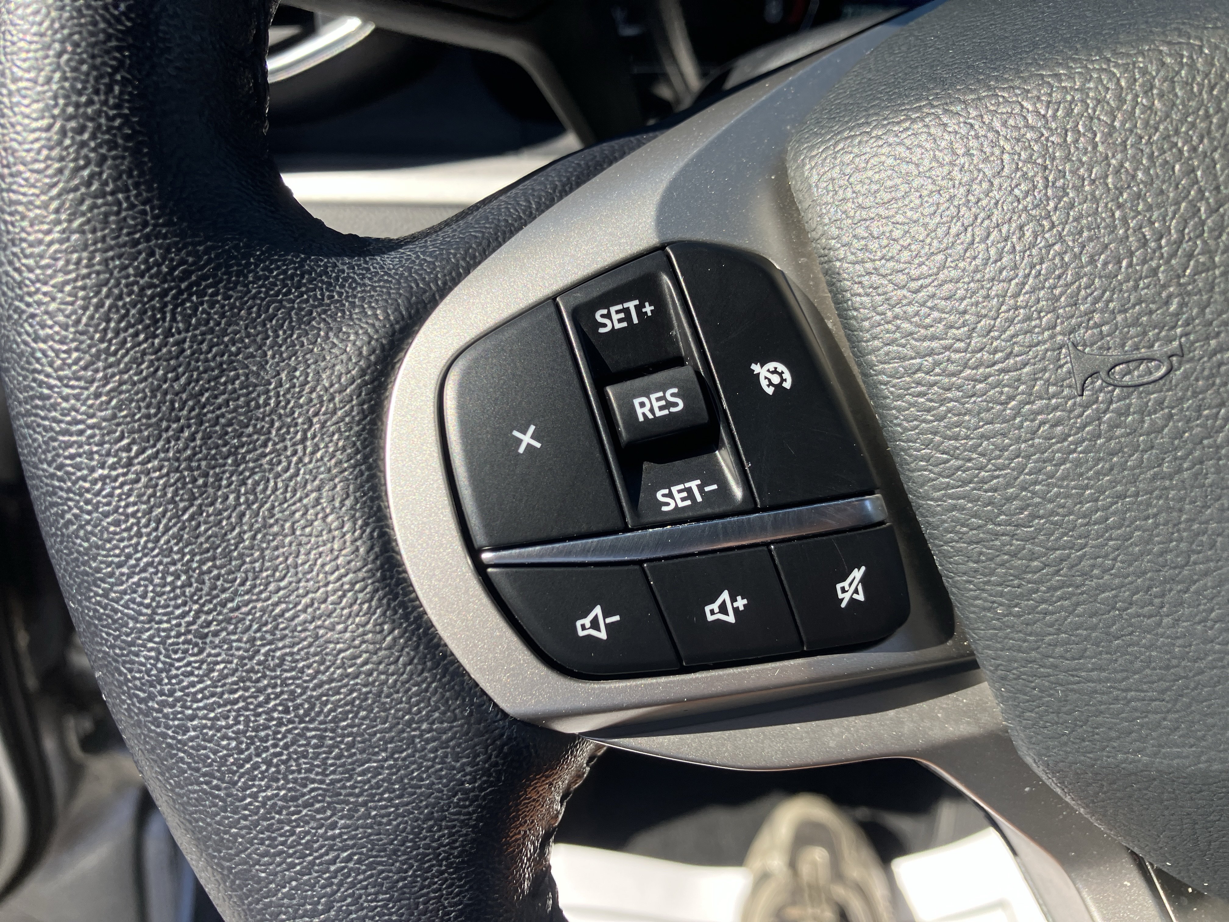 Used 2021 Ford Explorer XLT w/ Equipment Group 202A AWD/4WD image 15