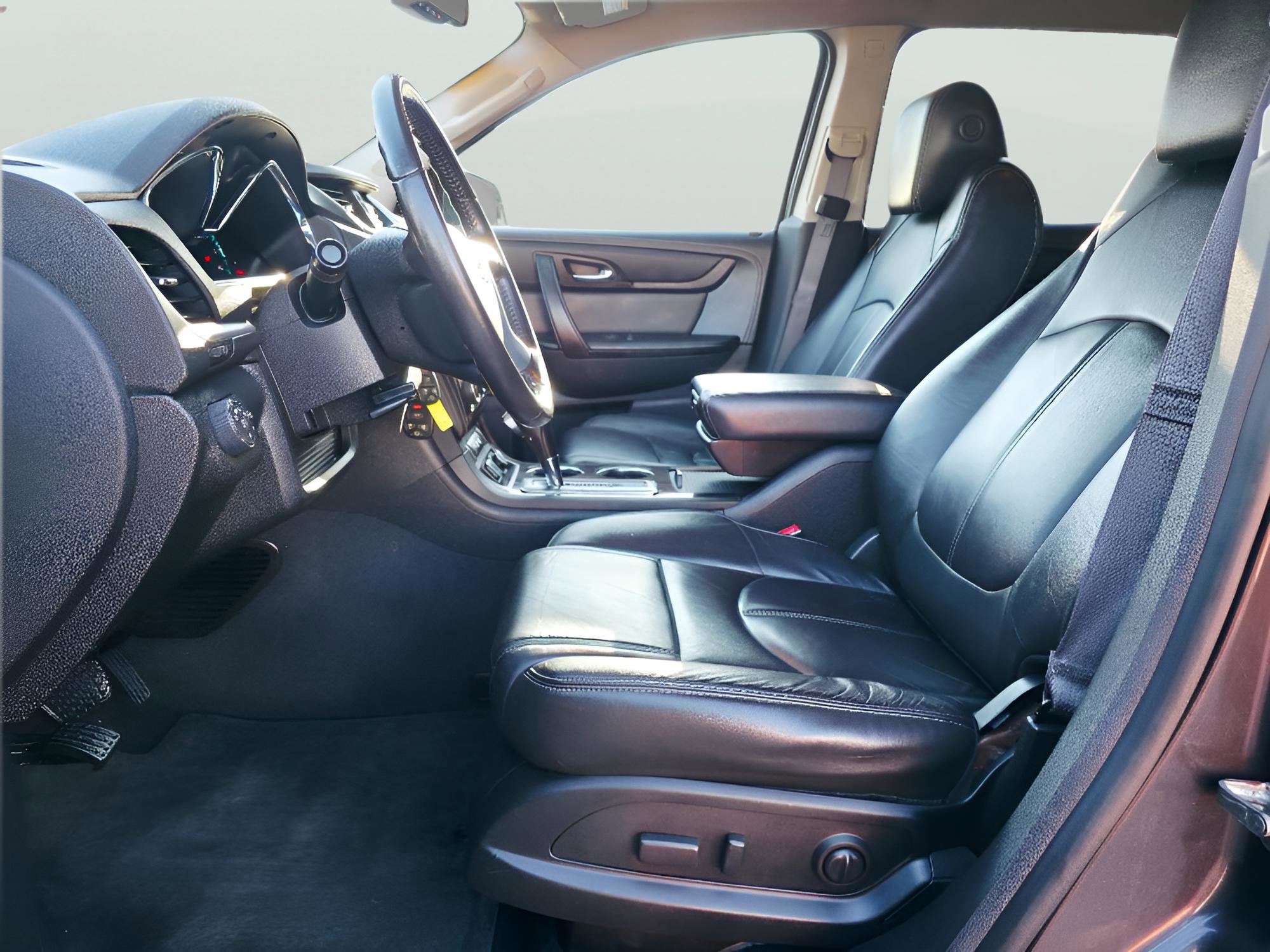 Used 2015 Chevrolet Traverse LT image 8