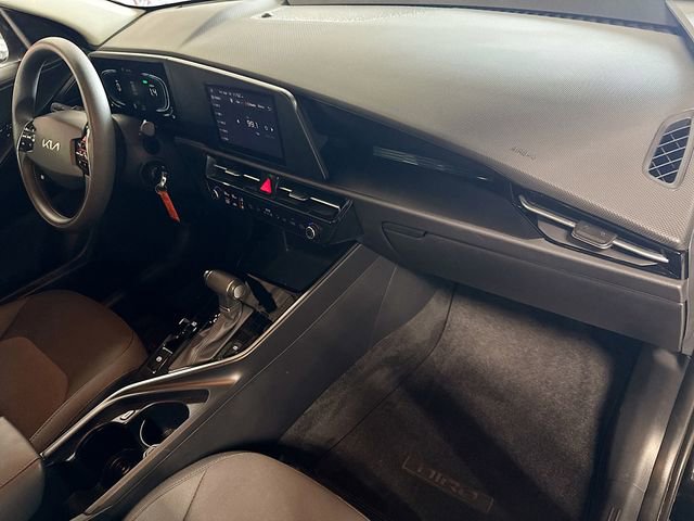 Used 2025 Kia Niro LX image 27