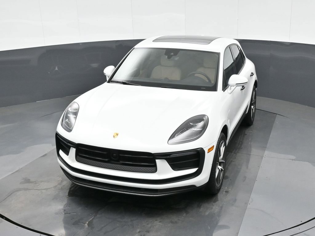 Certified 2025 Porsche Macan image 33