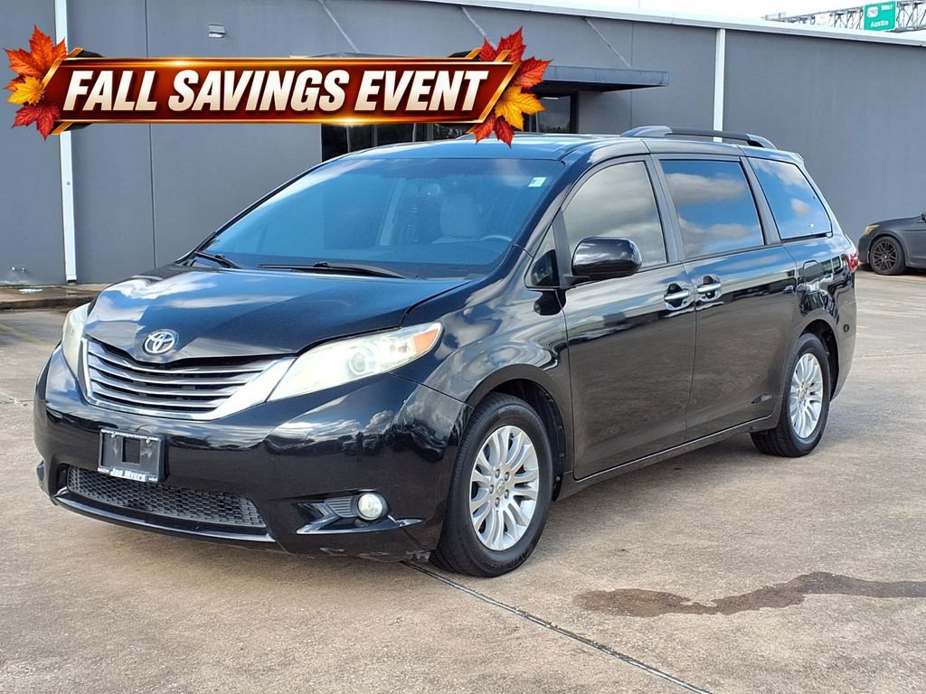Used 2017 Toyota Sienna XLE Premium FWD image 3