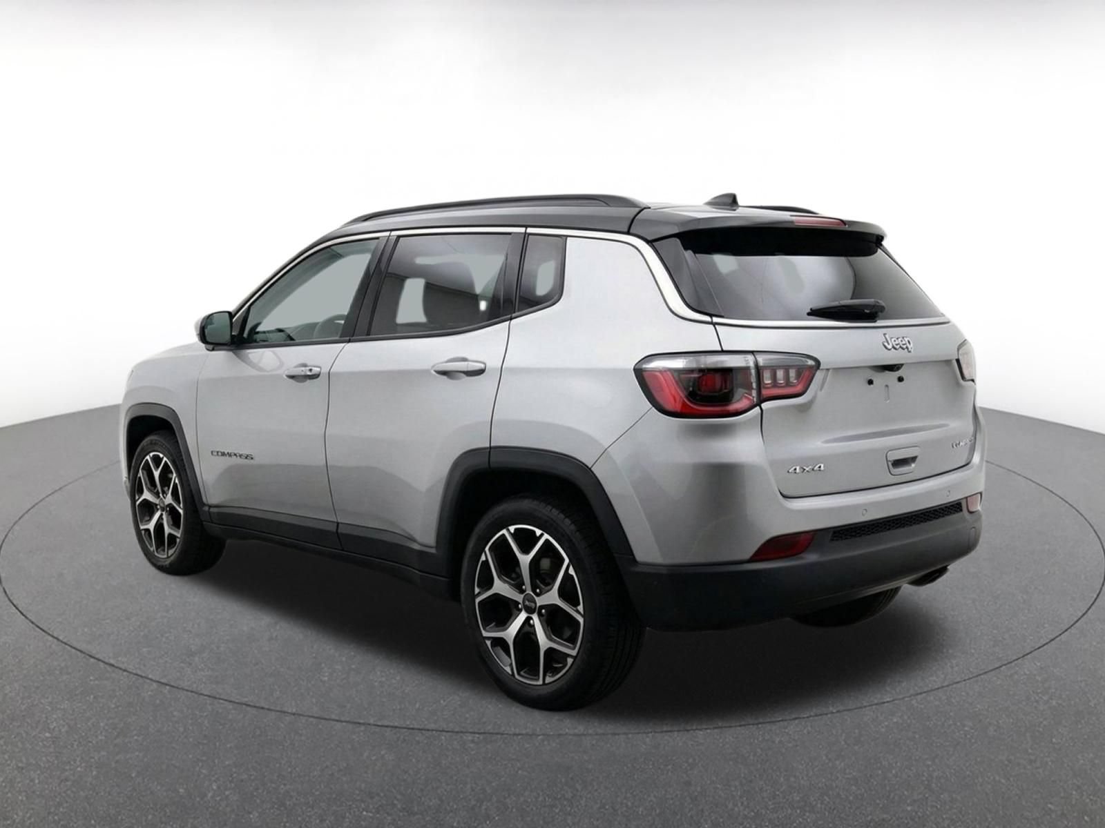 Used 2025 Jeep Compass Limited AWD/4WD image 7