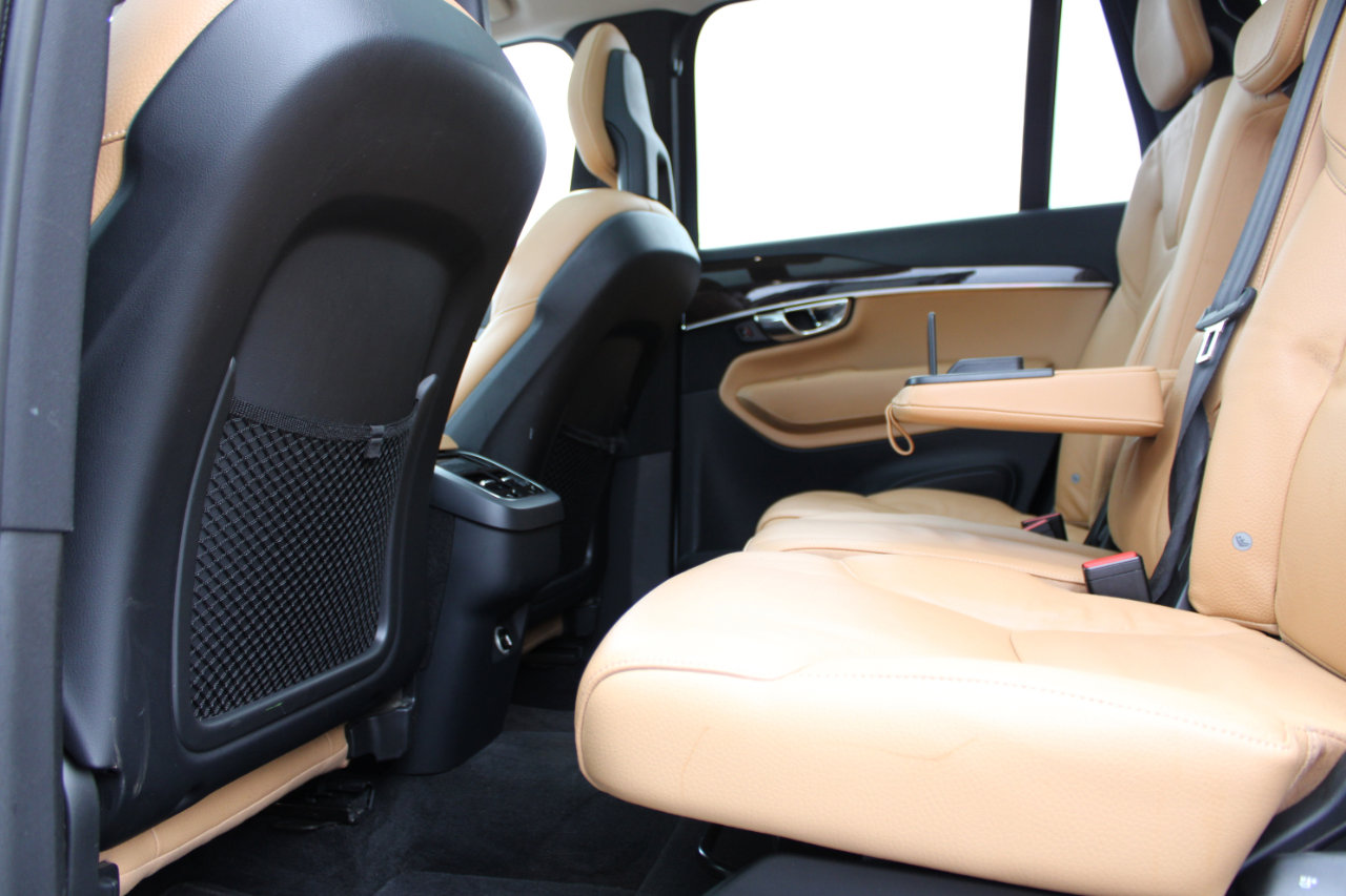 Used 2016 Volvo XC90 T6 Momentum w/ Momentum Plus Package image 34