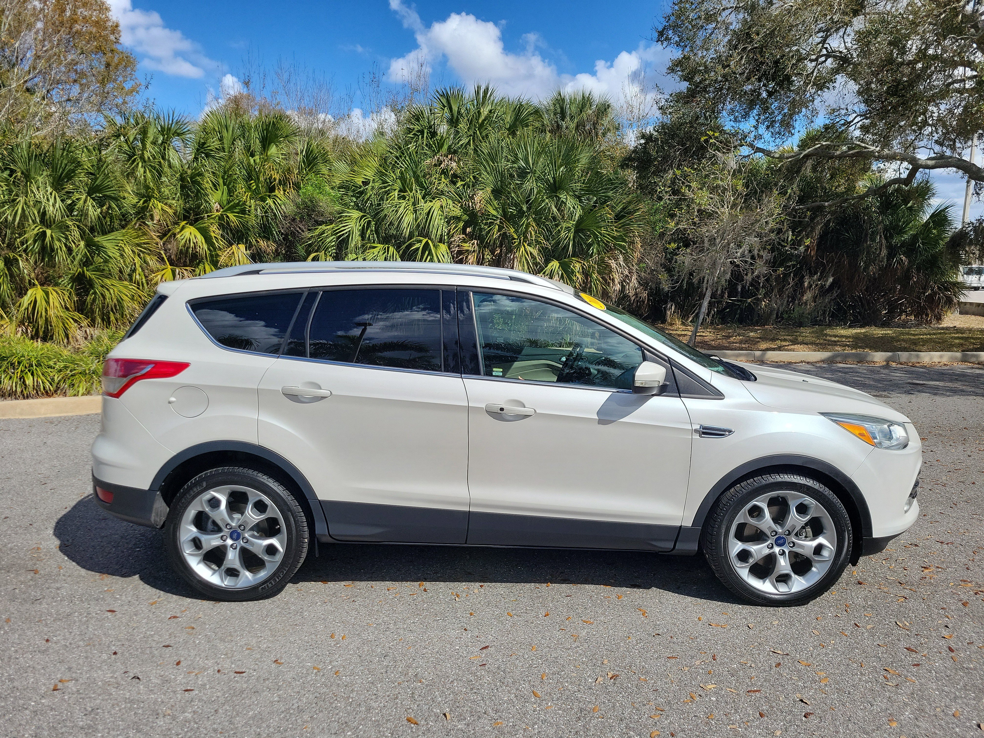 Used 2016 Ford Escape Titanium image 3