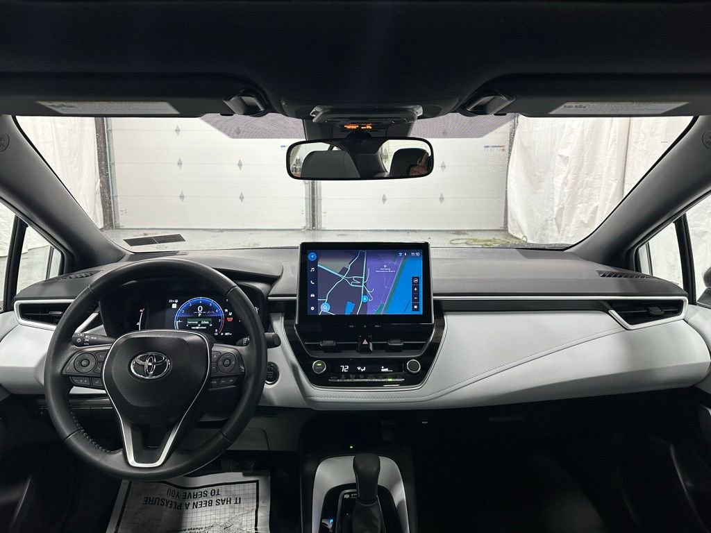 Used 2025 Toyota Corolla SE w/ SE Premium Package image 39