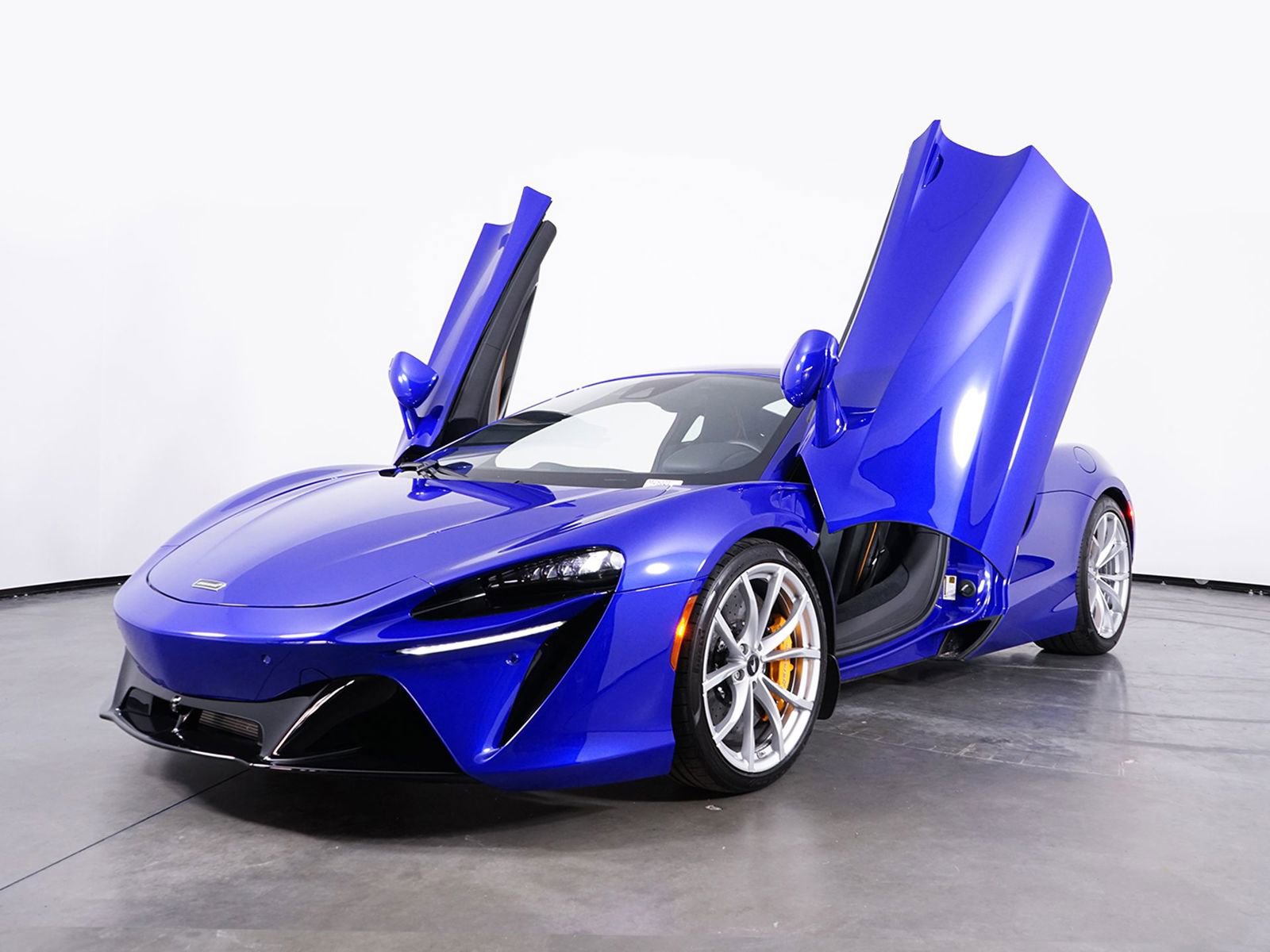 New 2025 McLaren Artura image 22