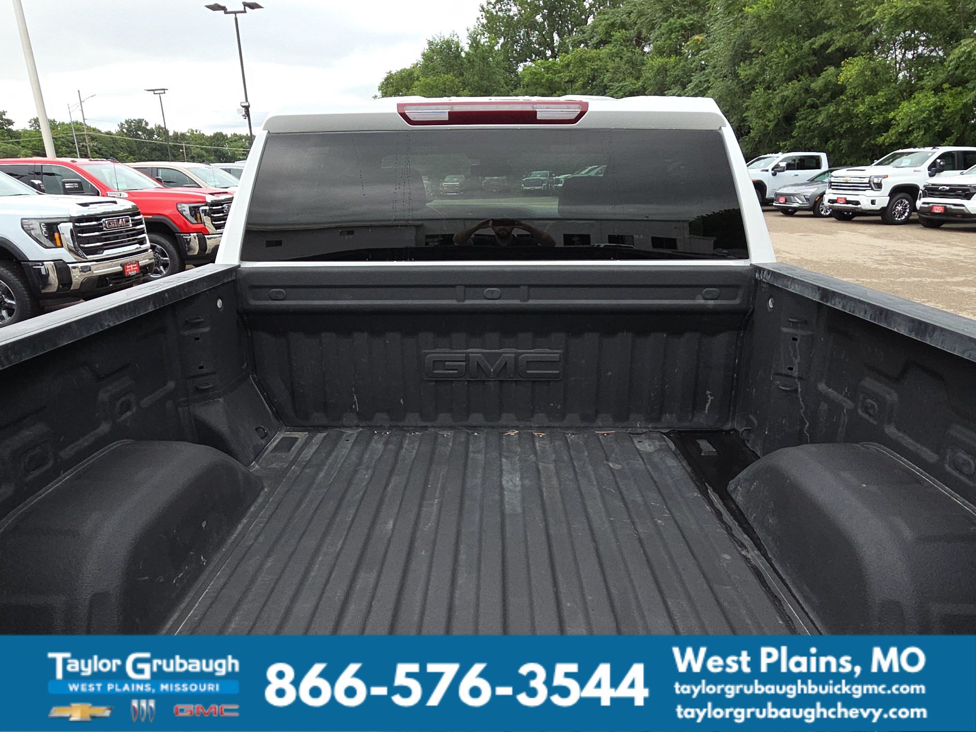 Certified 2025 GMC Sierra 1500 AT4 AWD/4WD image 8