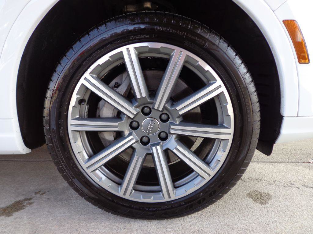 Used 2018 Audi Q7 3.0T Premium Plus w/ Premium Plus Package image 9