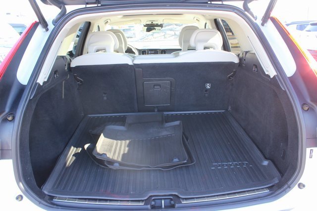 Used 2018 Volvo XC60 T6 Momentum w/ Advanced Package image 25