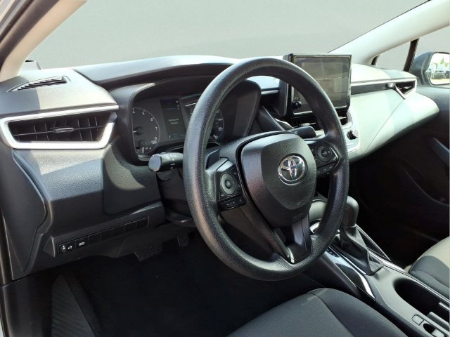 Used 2025 Toyota Corolla LE FWD image 13