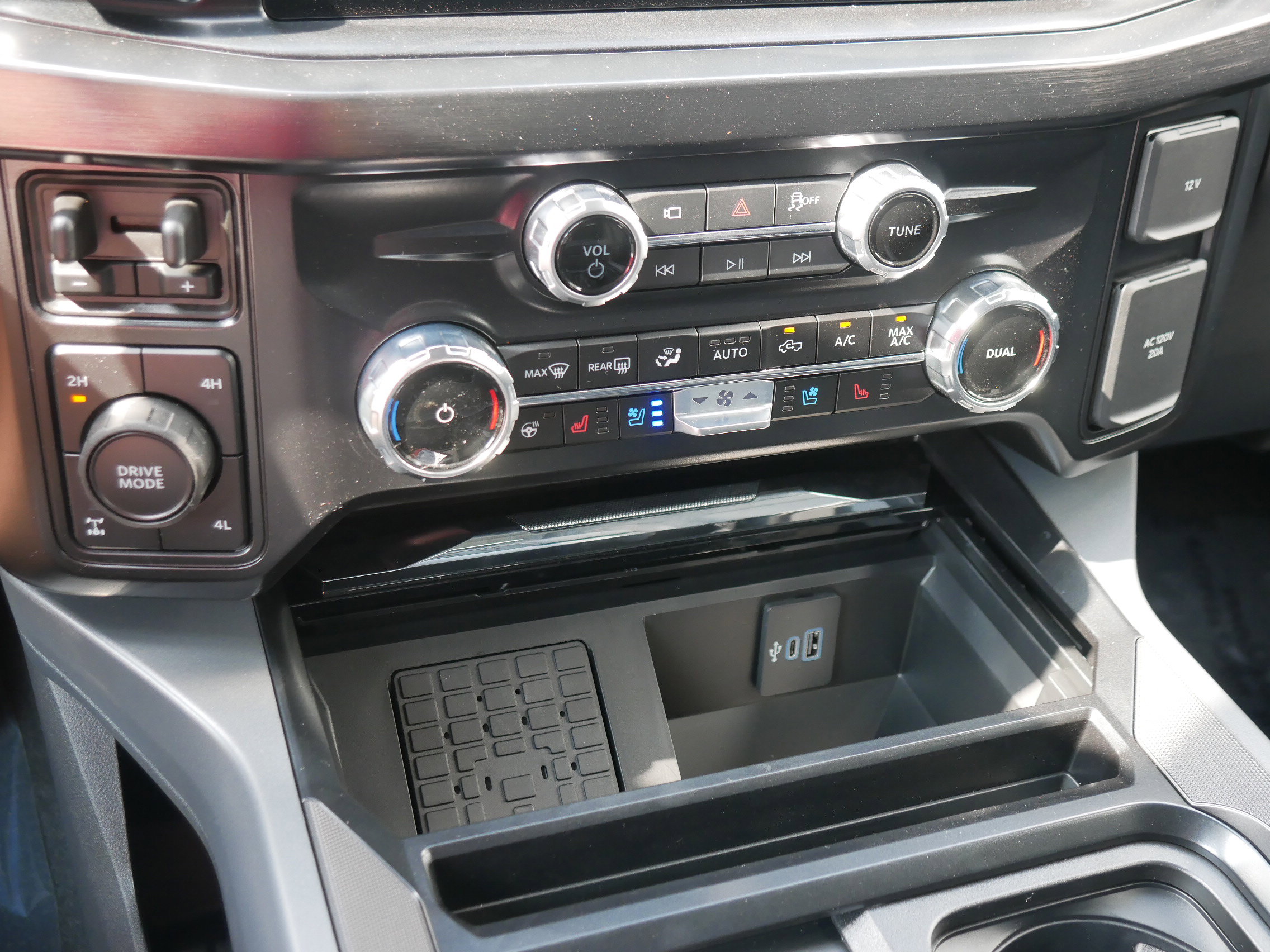 New 2026 Ford F350 Lariat image 19