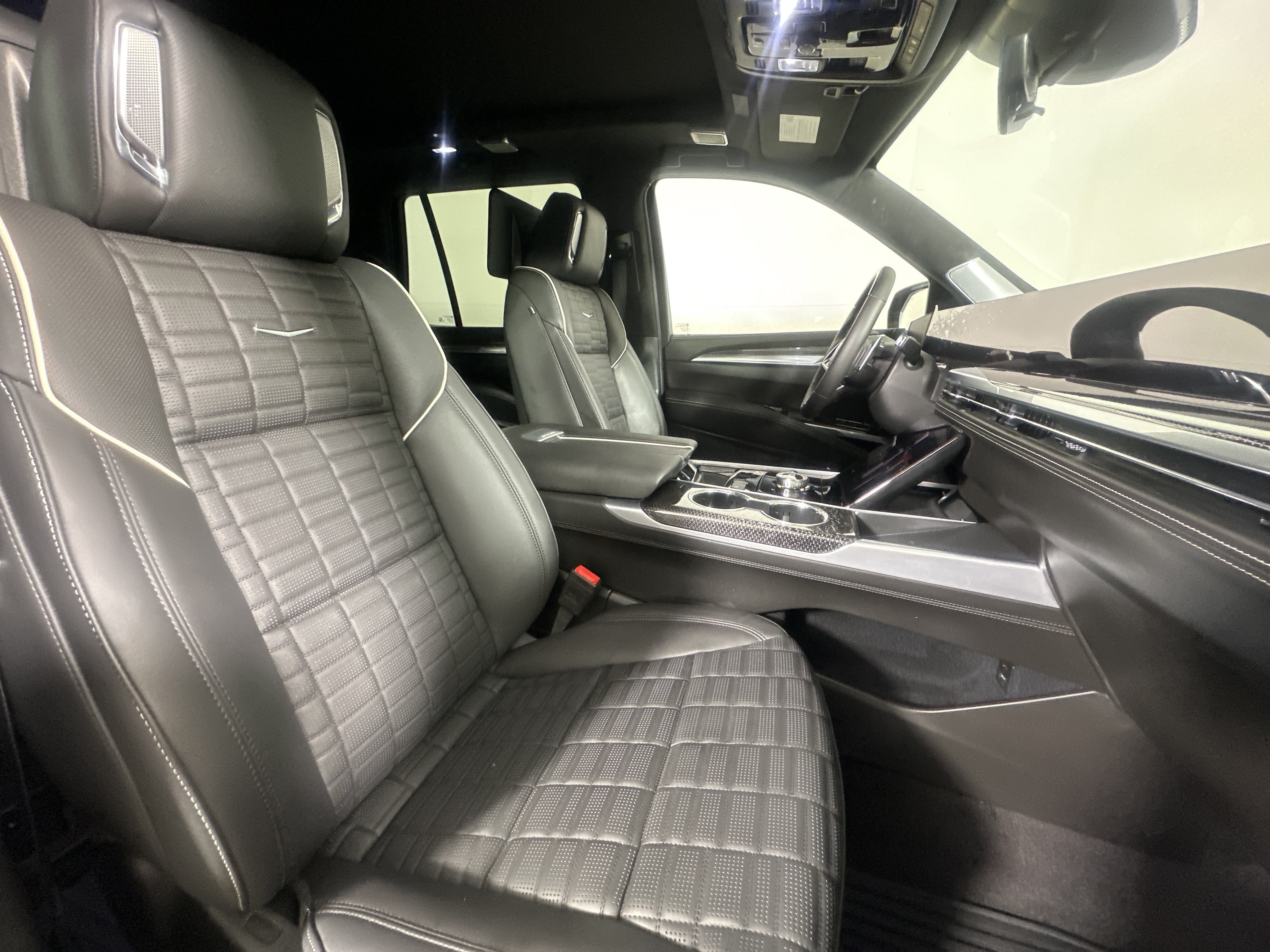Used 2025 Cadillac Escalade V AWD/4WD image 28