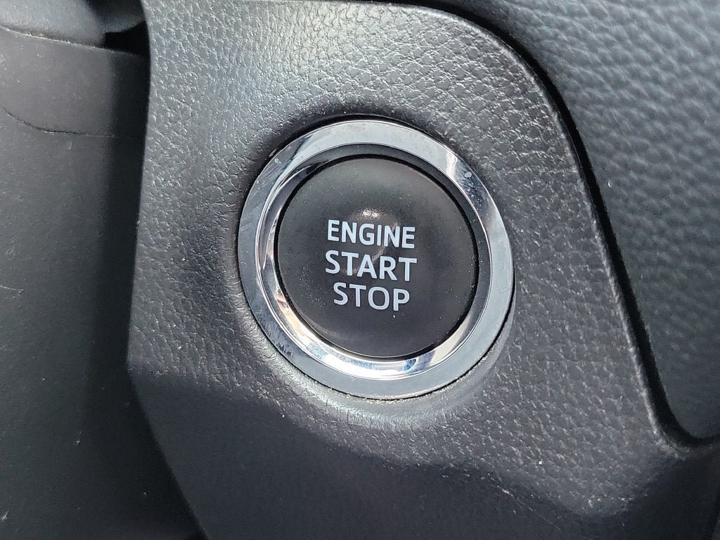 Used 2025 Toyota RAV4 XLE AWD/4WD image 28