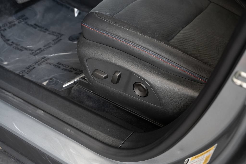 Used 2024 Chevrolet Blazer EV RS RWD image 17
