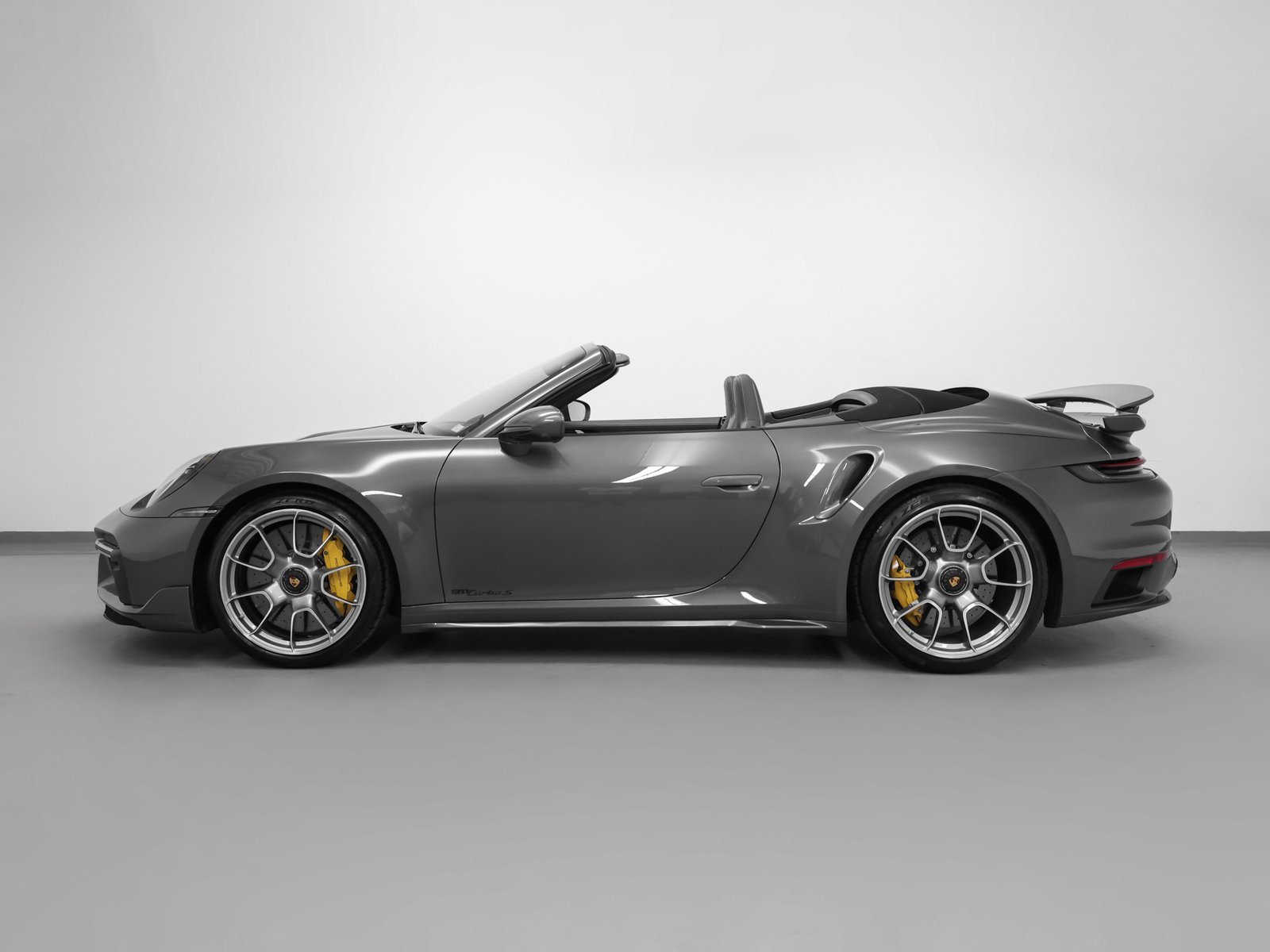 Used 2021 Porsche 911 Turbo S image 2
