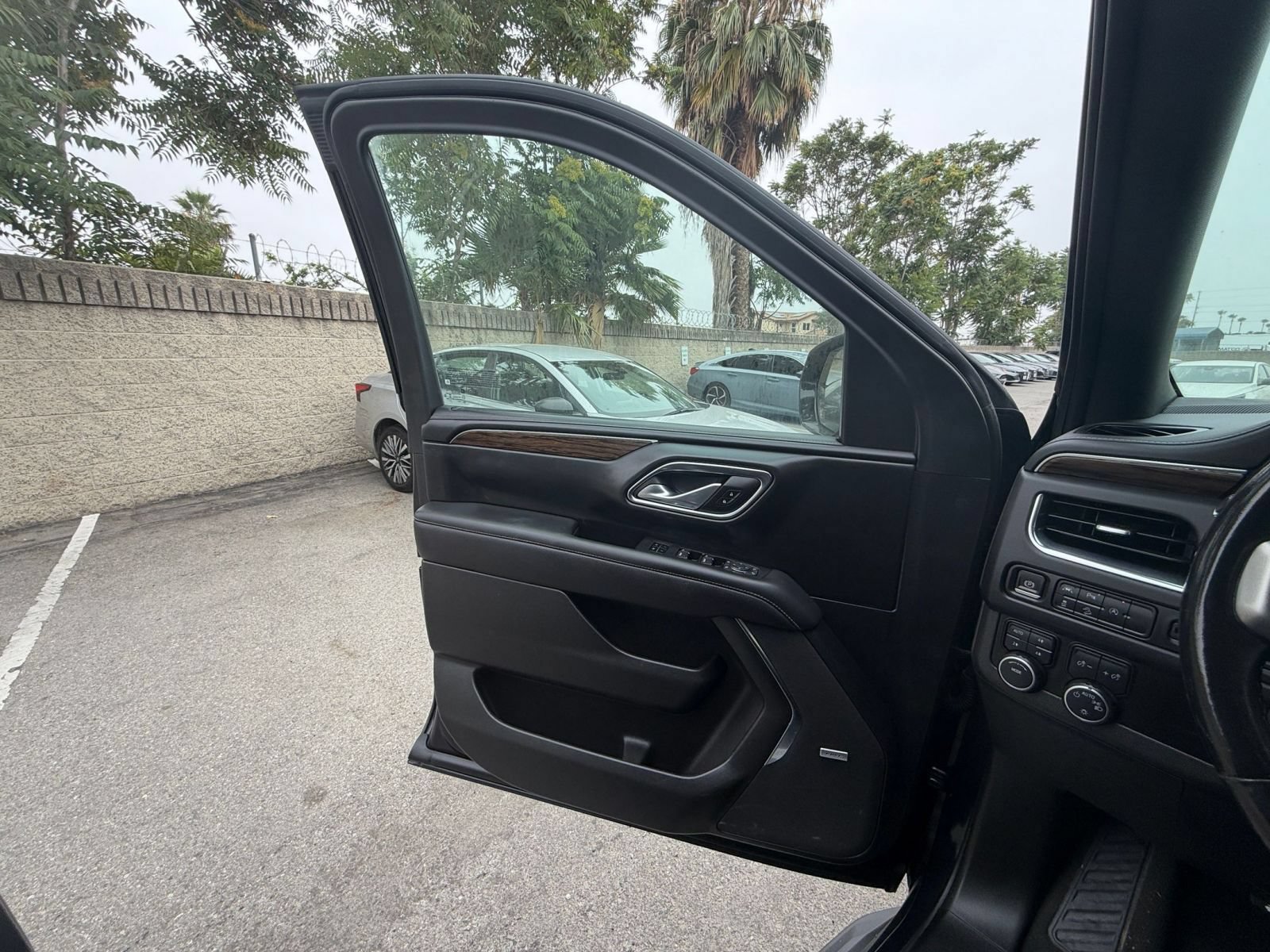 Used 2023 Chevrolet Suburban Premier AWD/4WD image 18