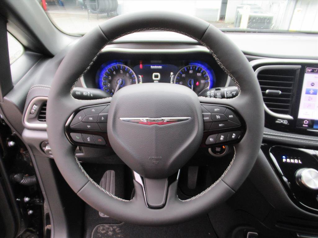 New 2026 Chrysler Pacifica Select w/ S Appearance Package FWD image 18